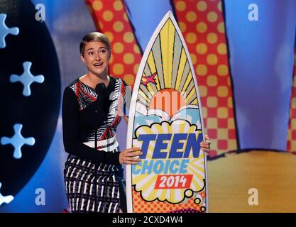 Shailene Woodley Accepts The Award For Choice Movie Actress Action Adventure For Divergent During The Teen Choice Awards 2014 In Los Angeles California August 10 2014 Reuters Mario Anzuoni United States Tags Entertainment