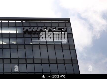 financial times headquarters building one southwark bridge London ...