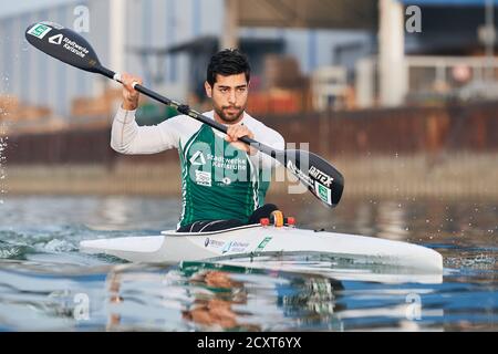 Saeid Fazloula (Rheinbrueder Karlsruhe), during the morning training in the Karlsruhe Rheinhafen Shooting with a view to being accepted into the Refugee Olympic Team (ROT). Action on the water. GES / Sport / Canoe racing: Rheinbrueder Karlsruhe, 01.10.2020 | usage worldwide Stock Photo