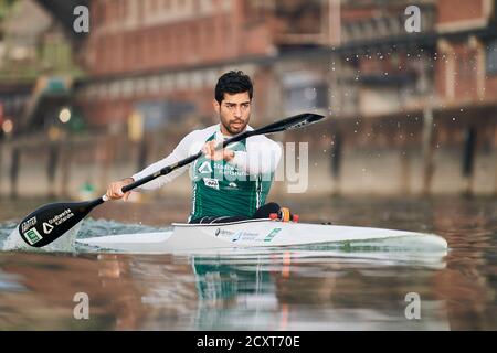 Saeid Fazloula (Rheinbrueder Karlsruhe), during the morning training in the Karlsruhe Rheinhafen Shooting with a view to being accepted into the Refugee Olympic Team (ROT). Action on the water. GES / Sport / Canoe racing: Rheinbrueder Karlsruhe, 01.10.2020 | usage worldwide Stock Photo