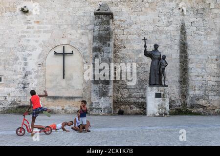 Cuban children play outside Iglesia de Paula, Catholic Church in Habana Vieja, Old Havana, Cuba Stock Photo