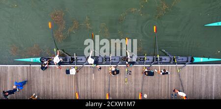 Dusseldorf, Deutschland. 01st Oct, 2020. firo: 01.10.2020, Rowing, Team Germany-Achter, Presentation, The rowers climb the Germany-Achter | usage worldwide Credit: dpa/Alamy Live News Stock Photo