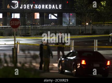 Security Guards In Front Of Canada House Canary Wharf London Stock Photo Alamy