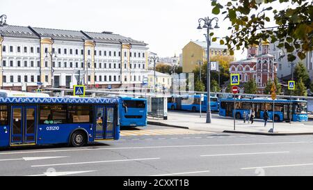 MOSCOW, RUSSIA - SEPTEMBER 27, 2020: people near urban buses on Kitay-Gorod Bus Terminal at Slavyanskaya Square in Moscow city on autumn day Stock Photo