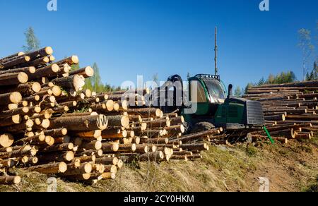 John Deere 1510e Forwarder at logging site , Finland Stock Photo