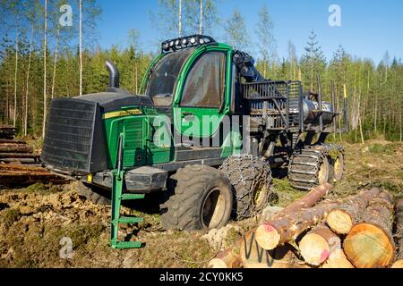 John Deere 1510e Forwarder at logging site , Finland Stock Photo