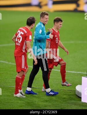 Allianz Arena Munich Germany 30.09.20, Football: German SUPERCUP FINALE 2020/2021, FC Bayern Muenchen (FCB, red) vs Borussia Dortmund (BVB, yellow) 3:2 — from left: Thomas Müller (FC Bayern München), Torwart Alexander Nübel (Nuebel) , Joshua Kimmich      Foto: Bernd Feil/M.i.S./Pool/via Kolvenbach   Only for editorial use! Stock Photo