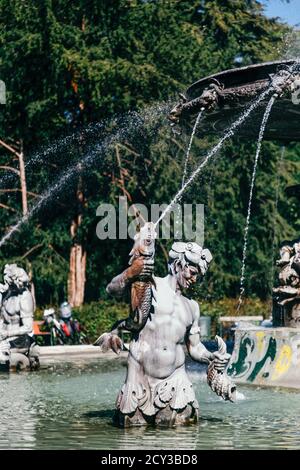 Man With Fish Sculpture And Fountain In Chicago Illinois Stock Photo Alamy 