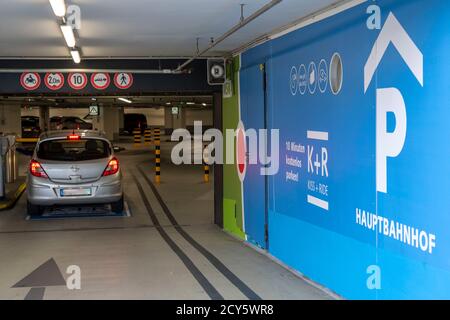 Free,parking,for,15,minutes,kiss and fly,quick,passenger,pick up,at,  Carcassonne,Airport,Aude,region,South,of,France,French,Europe,European  Stock Photo - Alamy