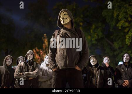 Protesters wearing Guy Fawkes masks stand in a park in downtown Belgrade November 5, 2014, on the day marking Guy Fawkes Night. REUTERS/Marko Djurica (SERBIA - Tags: SOCIETY POLITICS ANNIVERSARY CIVIL UNREST TPX IMAGES OF THE DAY)