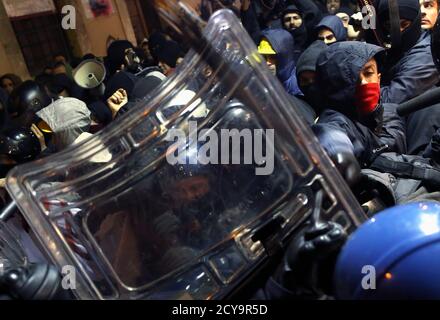 Riot police clash with demonstrators during a protest against the construction of high-speed train line TAV, which will link Turin in northern Italy to Lyon in France, in downtown Rome November 20, 2013. REUTERS/Alessandro Bianchi (ITALY - Tags: CIVIL UNREST TRANSPORT POLITICS)