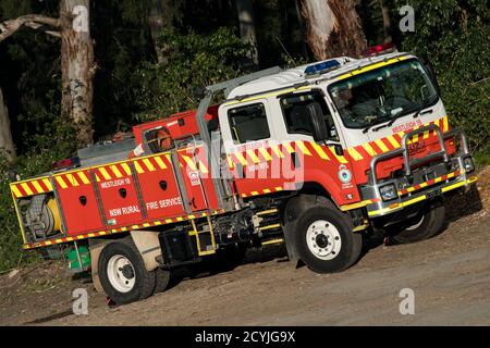 East Killara, New South Wales, Australia. 2nd Oct, 2020. Australia: Bushfire hazard reduction burns taking place in the Sydney suburb East Killara. Credit: mjmediabox/Alamy Live News Stock Photo