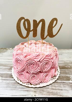 4,100+ One Year Cake Stock Photos, Pictures & Royalty-Free Images - iStock  | One year anniversary, One year birthday, Cake with one candle