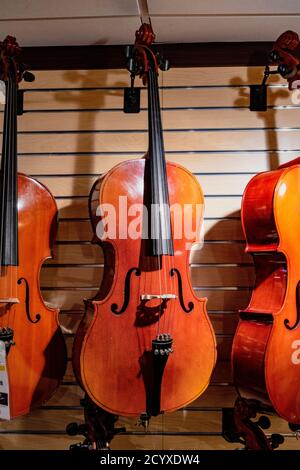 New York, Feb 14, 2018 - Cellos for sale in store Stock Photo