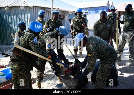 Ugandan soldiers serving under the United Nations Guard Unit in Somalia carry out a community cleanup exercise in Mogadishu, Somalia on February 06, 2019. This was part of activities organised by the Ugandan military to mark 'Tarehe Sita' day in commemoration of the 38th anniversary of the founding of the Uganda People's Defence Forces (UPDF) on 06 February 1981. Stock Photo