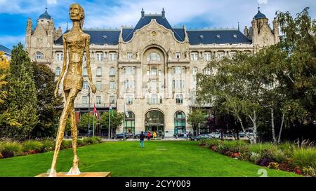 Girl from Buda - Temporary sculpture by Eran Shakine in front of Gresham Palace, now is luxury Four Seasons Hotel. Budapest, Hungary Stock Photo