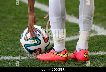 neymar 2014 world cup boots