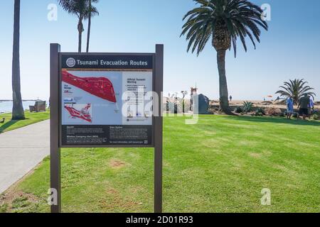 A tsunami evacuation routes sign and warning details on the balboa peninsular in Newport Beach  California  coast Stock Photo