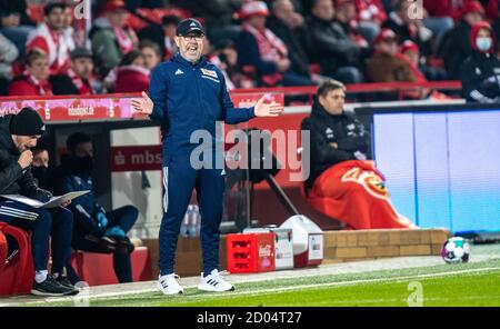 Berlin, Germany. 02nd Oct, 2020. Football: Bundesliga, 1st FC Union Berlin - FSV Mainz 05, 3rd matchday, Stadion An der Alten Försterei. Coach Urs Fischer of Union Berlin cheers his team from the edge of the pitch. Credit: Andreas Gora/dpa - IMPORTANT NOTE: In accordance with the regulations of the DFL Deutsche Fußball Liga and the DFB Deutscher Fußball-Bund, it is prohibited to exploit or have exploited in the stadium and/or from the game taken photographs in the form of sequence images and/or video-like photo series./dpa/Alamy Live News Stock Photo