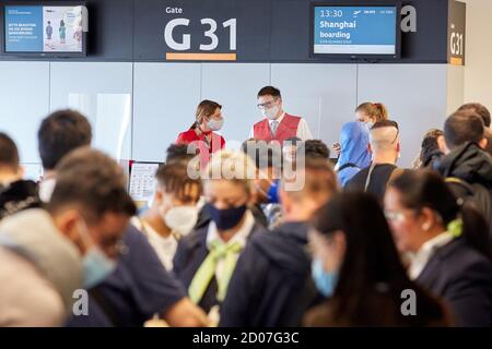 Vienna, Austria. 2nd Oct, 2020. Passengers line up to board a flight to Shanghai at the Vienna International Airport in Schwechat, Austria, on Oct. 2, 2020. Austrian Airlines resumed passenger flights to Shanghai on Friday, which were suspended due to the COVID-19 pandemic. Credit: Georges Schneider/Xinhua/Alamy Live News Stock Photo