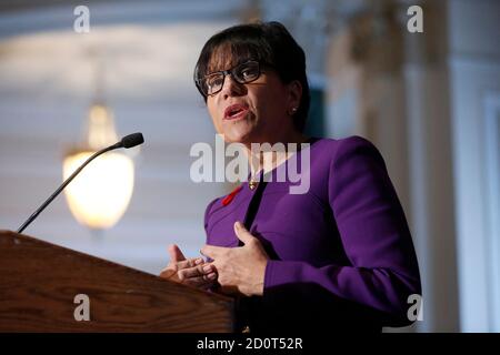 U.S. Commerce Secretary Penny Pritzker Speaks With Children In A Jewish ...