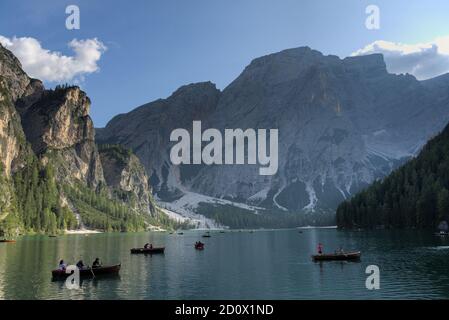 Scenery at the Lago di Braies / Pragser Wildsee / Lake Prags with Seekofel mountain in the backgroun, located in the Sexten Dolomites, South Tyrol. Stock Photo