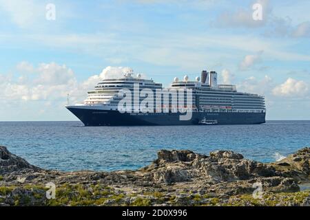 Holland American Line Cruise ship Nieuw Amsterdam anchore offshore in Half Moon Cay (Little San Salvador Island), Bahamas. Stock Photo