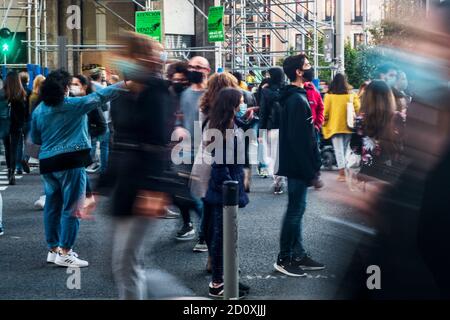 Madrid, Spain. 03rd Oct, 2020. First day of the closure of the city of Madrid, the streets completely crowded in the battle against coronavirus. (Photo by Alberto Sibaja/Pacific Press) (Photo by Eyepix Group/Pacific Press) Credit: Pacific Press Media Production Corp./Alamy Live News Stock Photo