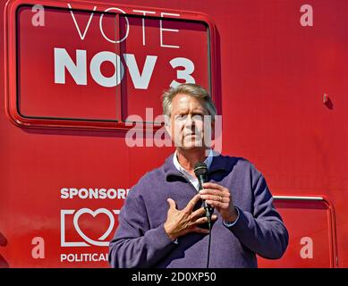 El Dorado, Kansas, Usa. 3rd Oct, 2020. Congressman Dr. Roger Marshall Republican senatorial candidate kicks off the “Keep Kansas Great Bus Tour” in his hometown of El Dorado Credit: Mark Reinstein/Alamy Live News Stock Photo