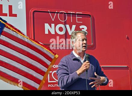 El Dorado, Kansas, Usa. 3rd Oct, 2020. Congressman Dr. Roger Marshall Republican senatorial candidate kicks off the “Keep Kansas Great Bus Tour” in his hometown of El Dorado Credit: Mark Reinstein/Alamy Live News Stock Photo