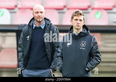 AMSTERDAM, 04-10-2020 ,De Toekomst Eredivisie women, Dutch football, season 2020-2021,   Ajax trainer / coach Danny Schenkel (l) Erwin Tump Assistent trainer  (r)     during the match Ajax - PSV women Stock Photo