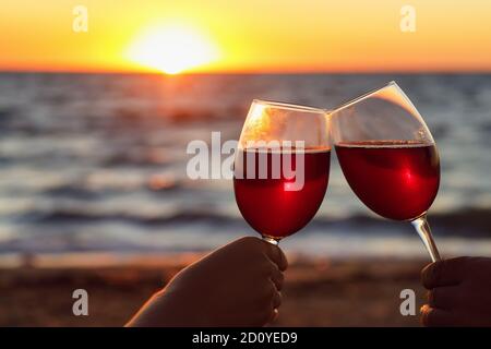 glass of red wine in hand Stock Photo