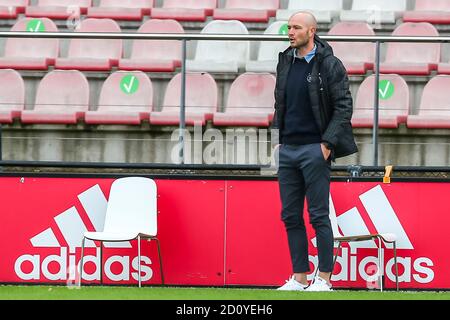 Amsterdam, Netherlands. 04th Oct, 2020. AMSTERDAM, 04-10-2020, De Toekomst Eredivisie women, Dutch football, season 2020-2021, Ajax trainer/coach Danny Schenkel during the match Ajax - PSV women Credit: Pro Shots/Alamy Live News Stock Photo