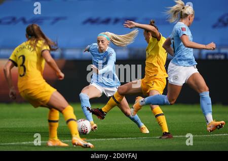 Manchester City's Chloe Kelly (centre left) and Tottenham Hotspur's Ria Percival (centre right) battle for the ball during the Barclays FA Women's Super League match at The Academy Stadium, Manchester. Stock Photo