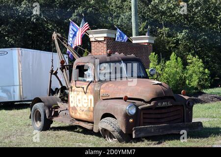 Dumfries. VA, USA. 3rd Oct, 2020. View of an old run down truck with a Biden sign created by Trump supporters on October 3, 2020 in Dumfries, Virginia. Credit: Mpi34/Media Punch/Alamy Live News Stock Photo