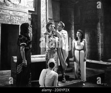 Caesar And Cleopatra, Flora Robson, 1945 Stock Photo - Alamy