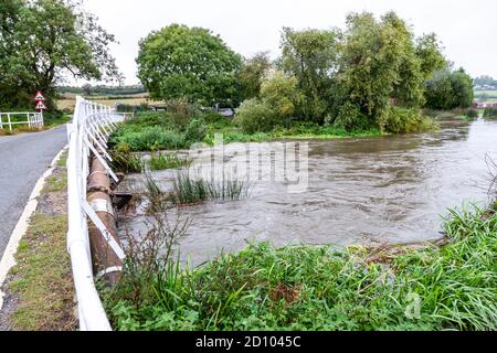 Great Doddington, Northamptonshire, UK, 4th October 2020  River Nene flooding along the Nene Valley at Hardwater crossing on Hardwater road. Credit: Keith J Smith./Alamy Live News Stock Photo