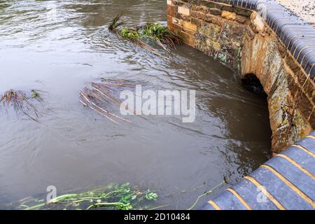 Great Doddington, Northamptonshire, UK, 4th October 2020  River Nene flooding along the Nene Valley at Hardwater crossing on Hardwater road. Credit: Keith J Smith./Alamy Live News Stock Photo