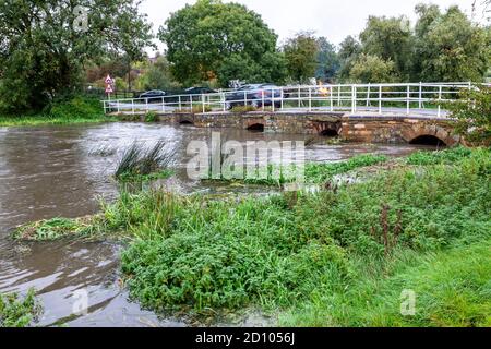 Great Doddington, Northamptonshire, UK, 4th October 2020  River Nene flooding along the Nene Valley at Hardwater crossing on Hardwater road. Credit: Keith J Smith./Alamy Live News Stock Photo