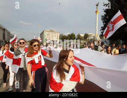 Kiev, Ukraine. 4th Oct, 2020. People attend a rally of solidarity with protests in Belarus in Kiev, Ukraine, 4 October 2020. Members of the Belarusian community in Ukraine and their supporters held the rally of solidarity with the Belarusian protests against the results of the presidential election. Credit: Serg Glovny/ZUMA Wire/Alamy Live News Stock Photo