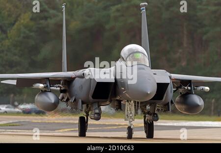 F-15E Strike Eagles of 492nd 'Mad Hatters' squadron at RAF Lakenheath during pre flight checks, Stock Photo