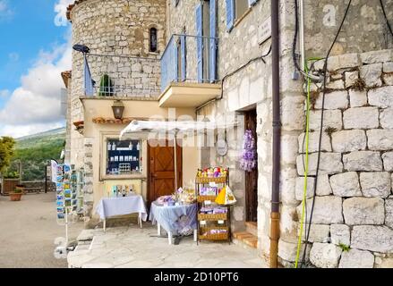 A small boutique souvenir and gift shop at the medieval hilltop village of Gourden, in Alpes-Maritimes, France Stock Photo