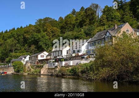 Symonds, Yat, England - September 2020:  The Saracens Head Inn pubic house and the Garth Cottage bed and breakfast accommodation on the River Wye Stock Photo