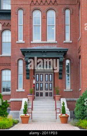 Ash Street School building, built in 1873, at 196 Ash Street in downtown Manchester, New Hampshire NH, USA. Now this house is owned by a company. Stock Photo