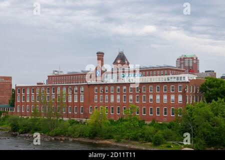 Historic Amoskeag Mill buildings at the bank of Merrimack River in downtown Manchester, New Hampshire NH, USA. Stock Photo