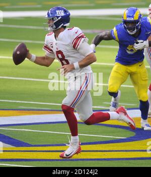 Inglewood, United States. 04th Oct, 2020. New York Giants quarterback Daniel Jones avoids being tackled by the Los Angeles Rams in the second half at SoFi Stadium in Inglewood, California on Sunday, October 4, 2020. The Rams won 17 to 9. Photo by Lori Shepler/UPI Credit: UPI/Alamy Live News Stock Photo