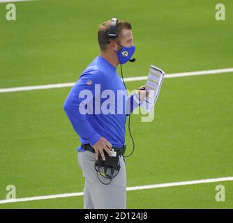 Inglewood, United States. 04th Oct, 2020. Los Angeles Rams head coach Sean McVay calls a play against the New York Giants in the first half at SoFi Stadium in Inglewood, California on Sunday, October 4, 2020. Photo by Lori Shepler/UPI Credit: UPI/Alamy Live News Stock Photo