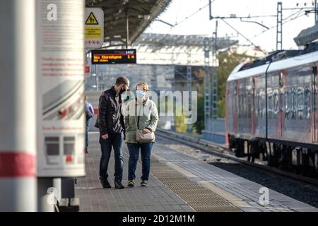 Moscow. Russia. October 4, 2020. A group of passengers wearing medical masks on a subway station platform await boarding a train. Second wave of Stock Photo