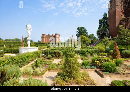 Kenilworth Castle gardens grounds Kenilworth Castle Elizabethan gardens Warwickshire England uk gb Europe Stock Photo