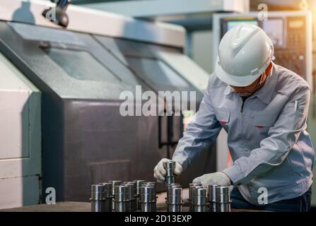 worker working in the lathe machine factory Stock Photo